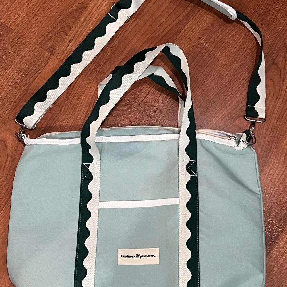 Pleasure co holiday cooler bag
